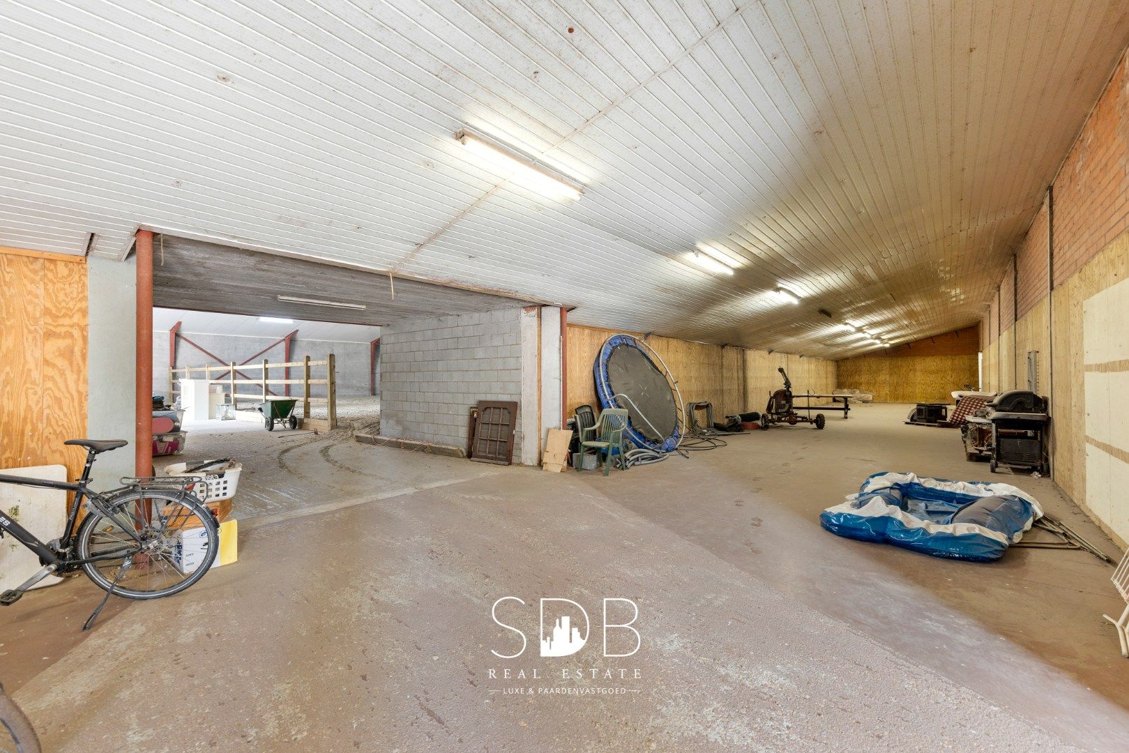 Boerderij met paardenfaciliteiten en graslanden op 14.490m² foto 6