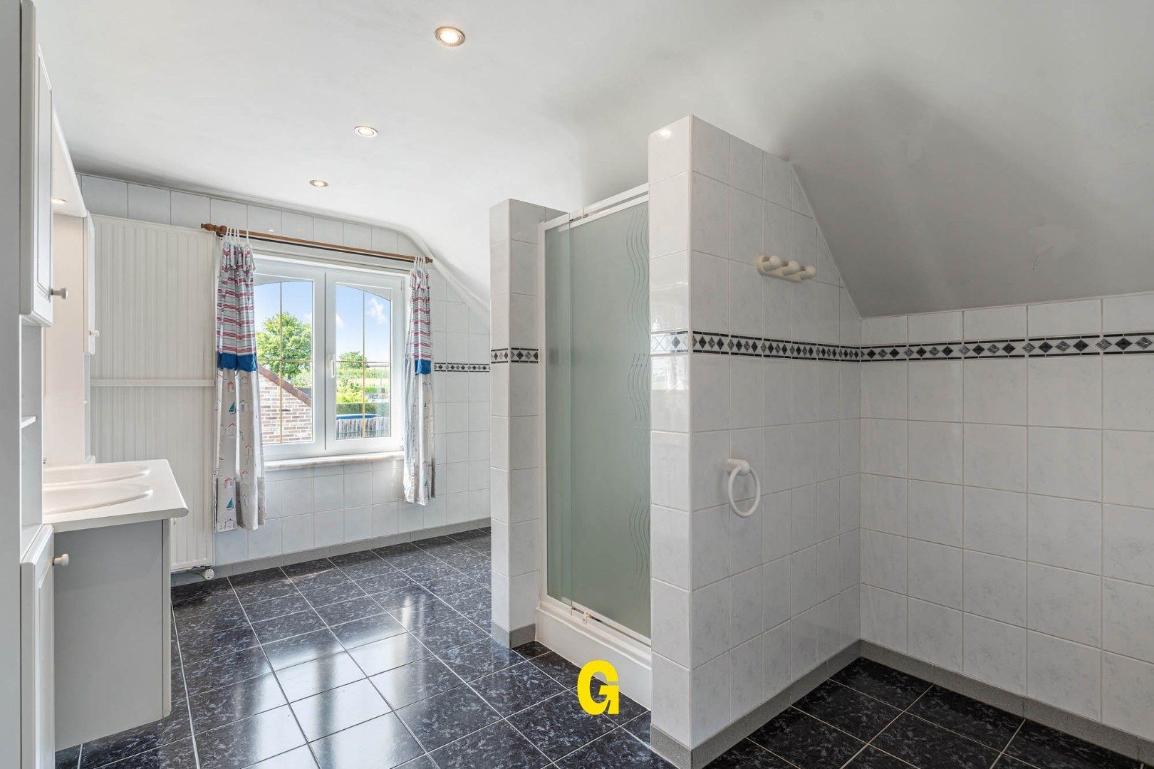 Verzorgde half-vrijstaande woning van degelijke kwaliteit, in een doodlopende kindvriendelijke straat in het mooie Romershoven foto 21
