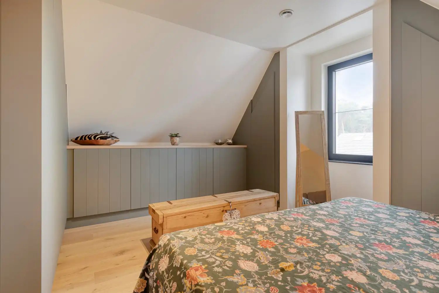 LUXUEUS APPARTEMENT MET PRIVE TUIN, TERRAS EN GARAGE VOOR 2 WAGENS TE OLMEN! foto 19