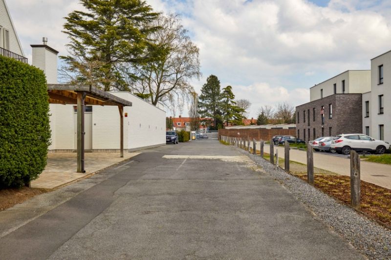 Roeselare-stadsrand : Trendy kantoorruimte van100-125m² in een recent gebouw met mogelijkheid tot huren van autostaanplaatsen. foto 14