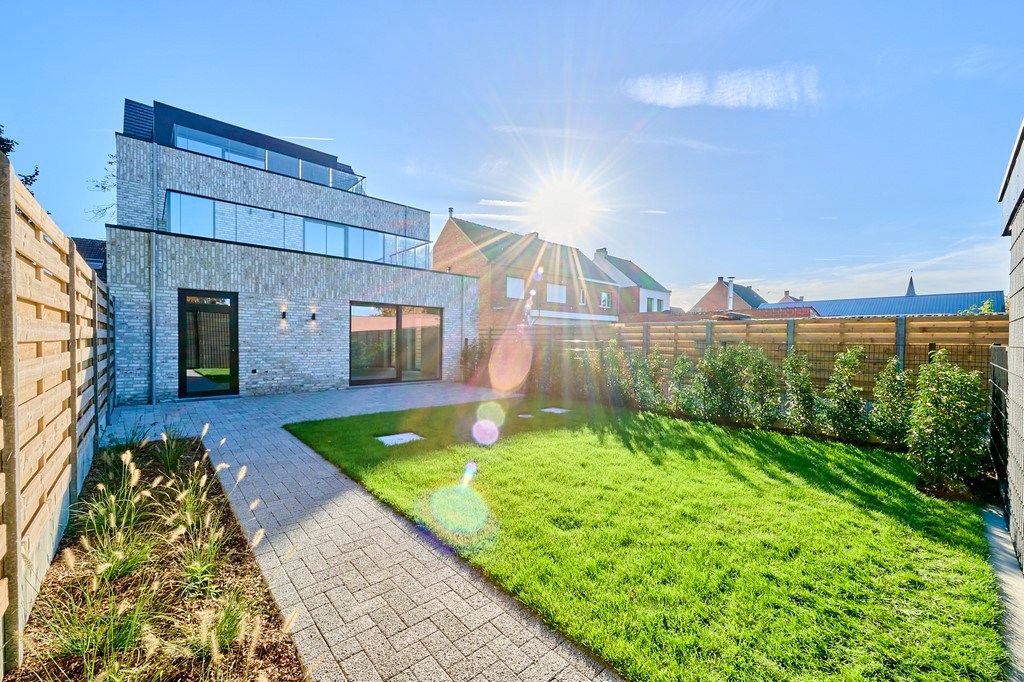Ezaart 35 2400 Mol gelijkvloers te huur van 131 m² met Carport, tuin en buitenberging foto 2