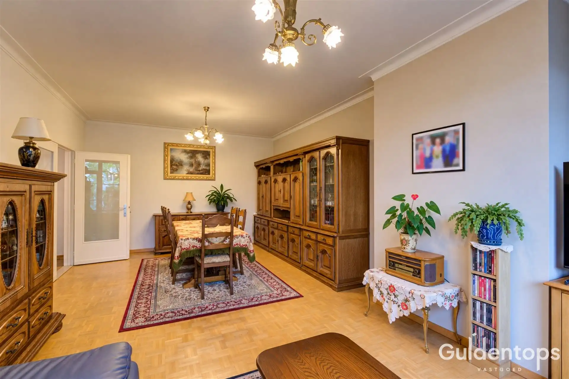 Ruim en lichtrijk 1 slker appartement met terras en parking foto {{pictureIndex}}