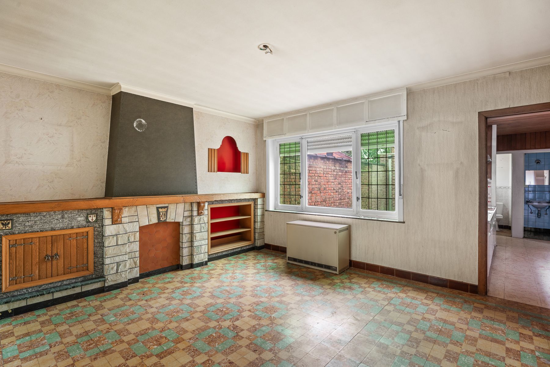 Te renoveren 3 slpk. woning met garage en uitweg foto 6
