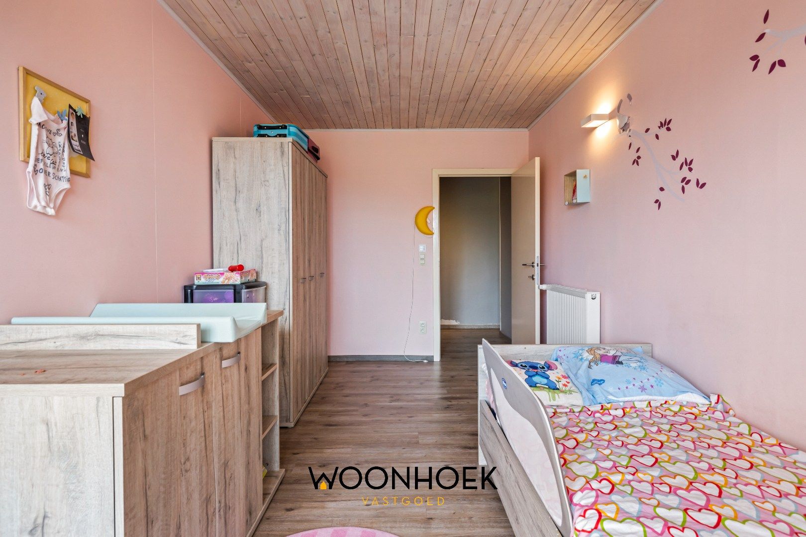 Ruime 4 slaapkamer woning met fraai aangelegde tuin te Lokeren!  foto 17