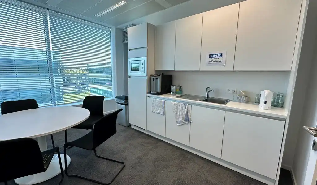 Gemeubelde kantoren met dienstverlening in 3Square Zwijnaarde foto 5