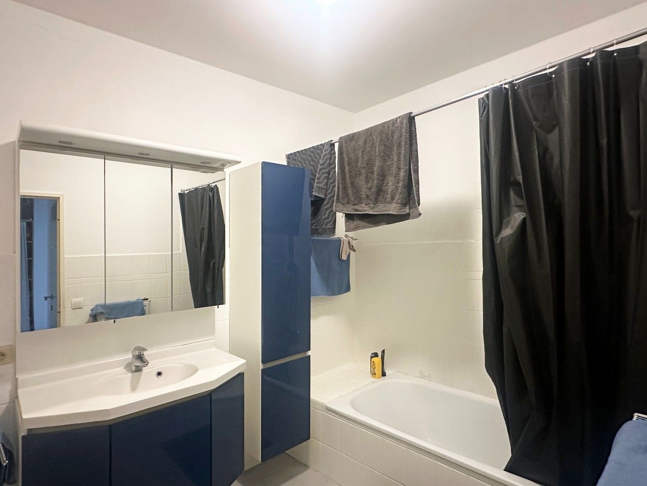 Gunstig centraal gelegen 2-slaapkamerappartement met garagebox foto 9