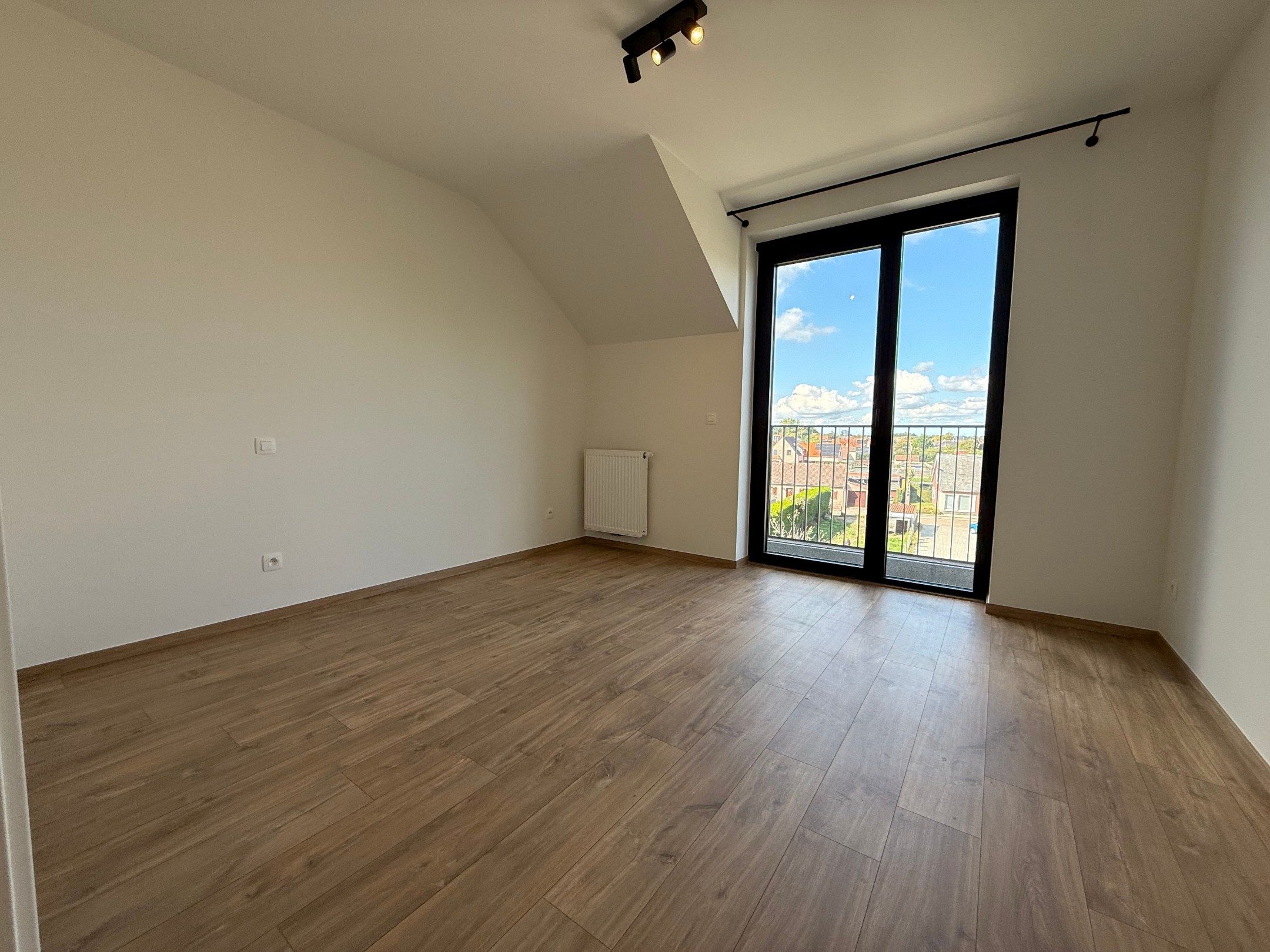 Prachtig nieuw dakappartement met twee slaapkamers en terras op een uitstekende locatie in Ooigem. foto 7