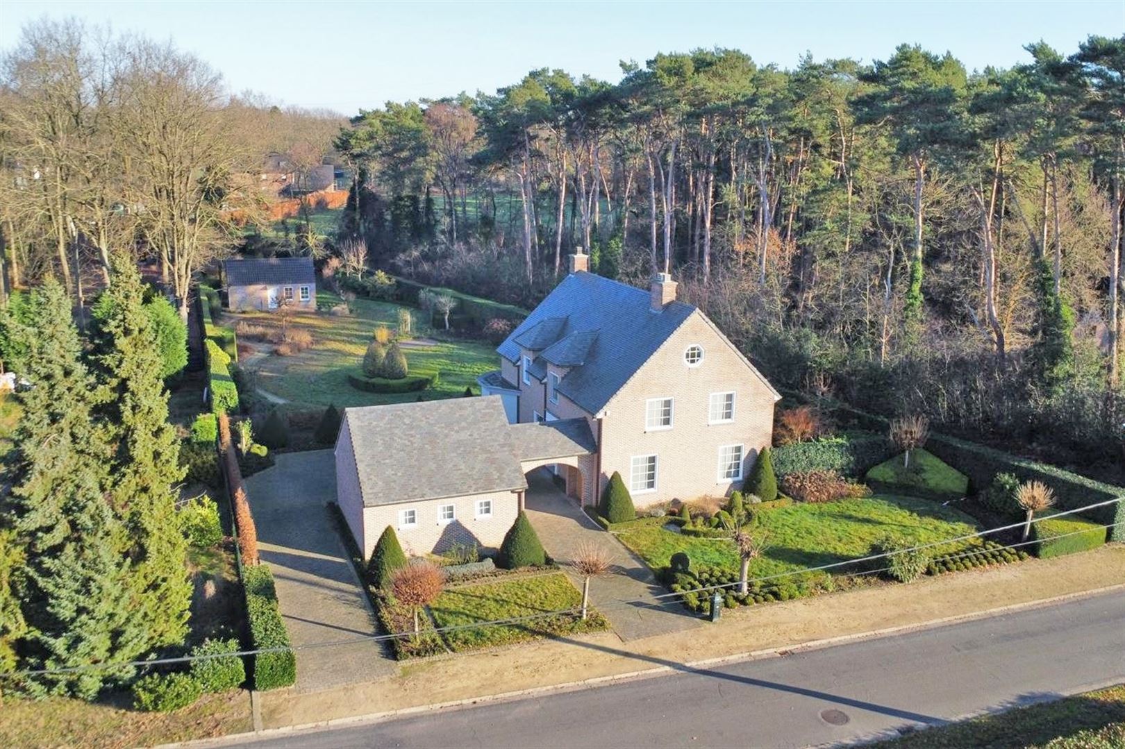 Tijdloze residentiële villa in doodlopende straat foto 2