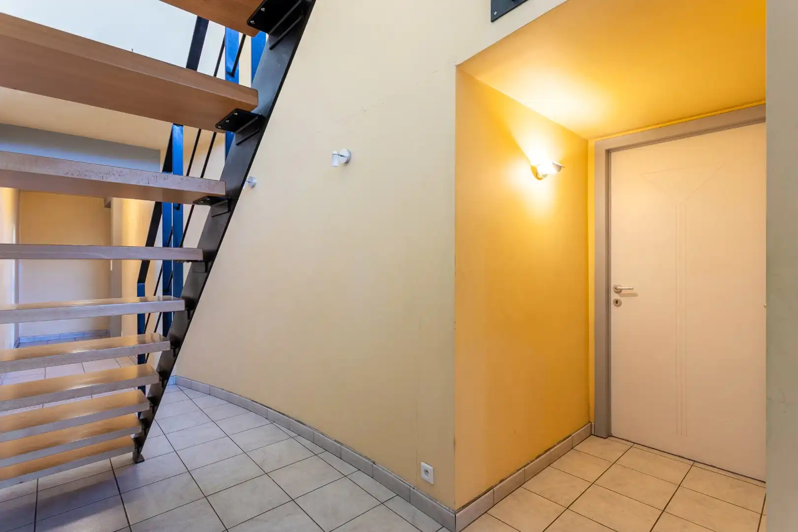 Karaktervolle architectenwoning (EPC B) met 3 slpks, garage en tuin te Lot foto 2