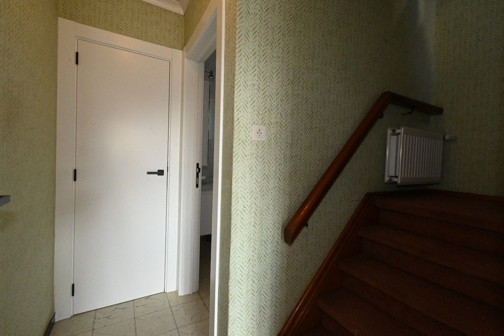 Alleenstaande woning met carport en tuin foto 12