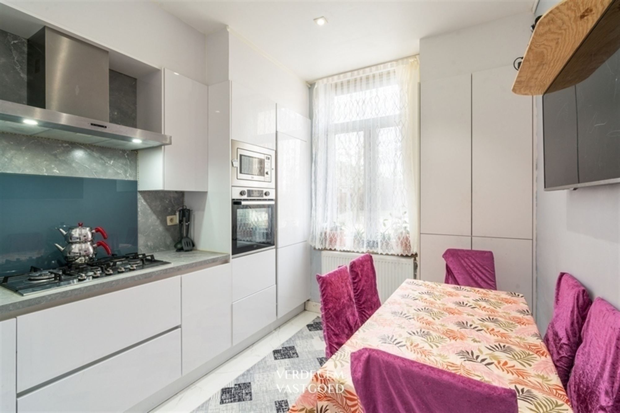 Woning met 4 slaapkamers in leuke woonbuurt foto 3