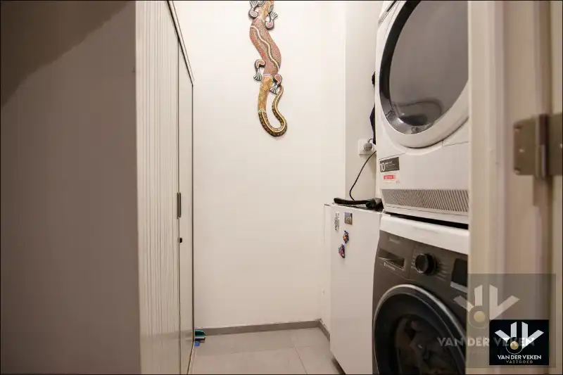 Totaal gerenoveerd gelijkvloers 3 slpk-appartement met gezellig terras op een toplocatie. Garagebox optioneel! foto 13