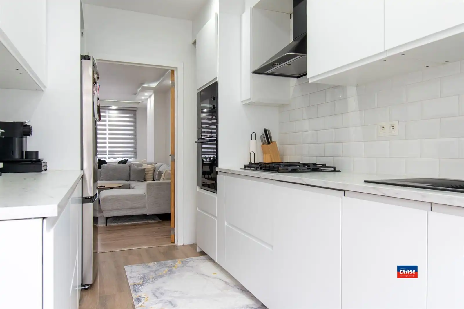 Gerenoveerd appartement met twee ruime slaapkamers en terras foto 15