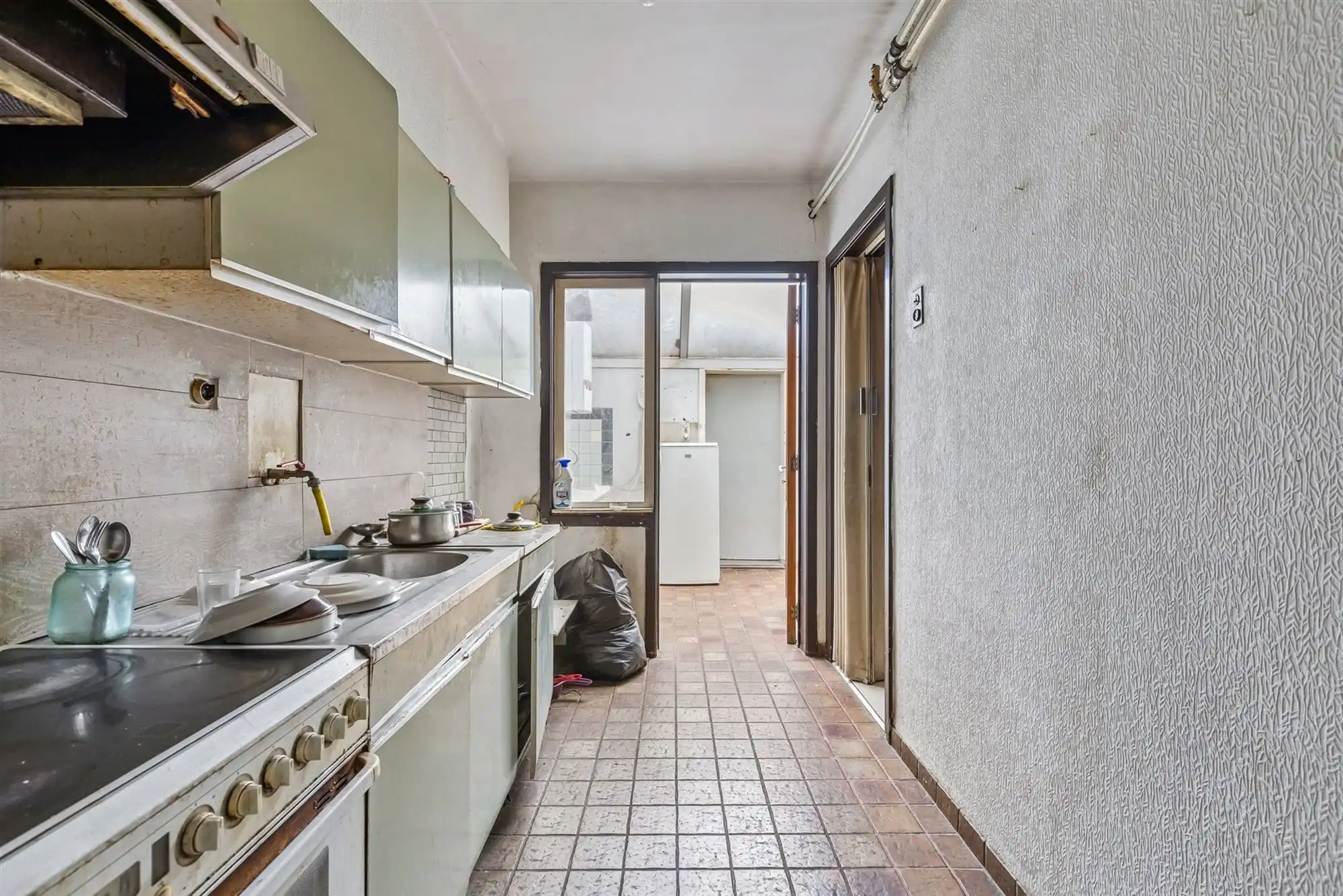 TE RENOVEREN WONING MET TUIN OP CENTRALE LIGGING TE BERINGEN foto 5