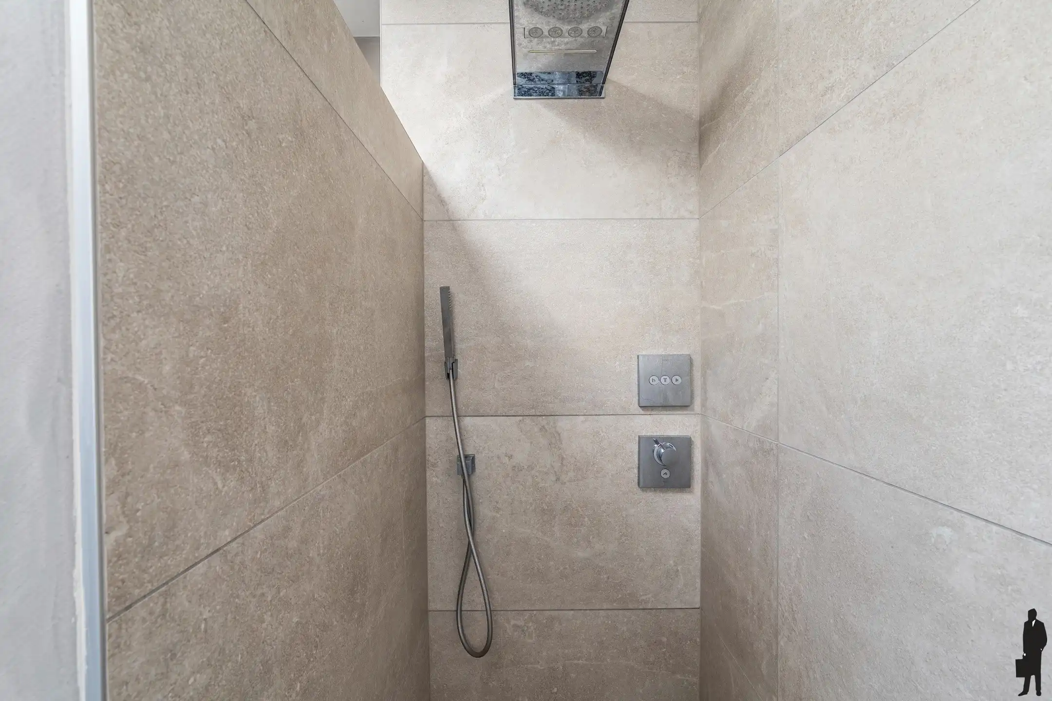 Luxueuze halfopen woning met verwarmd zwembad foto 19