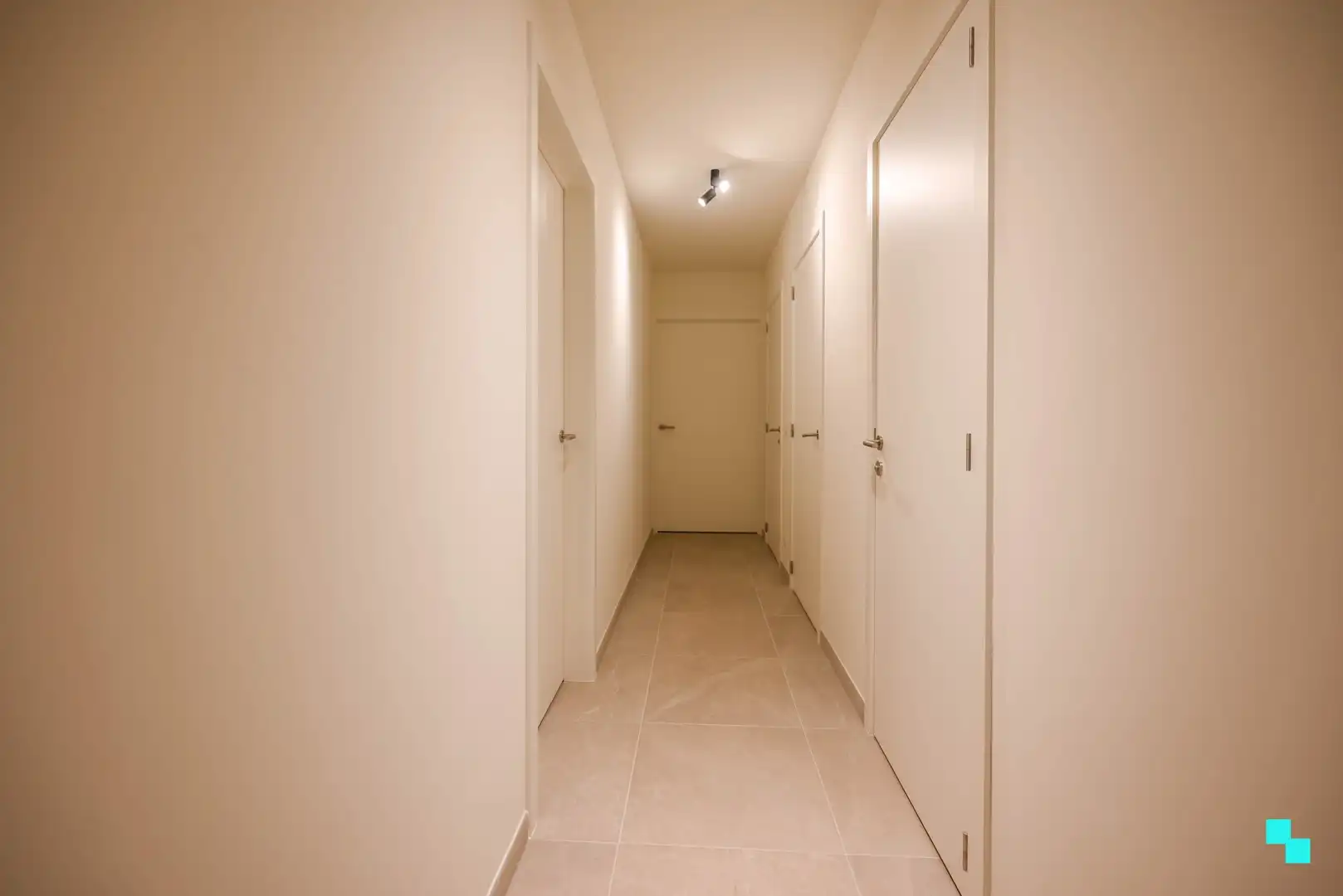 hoekappartement met aangenaam terras foto 9