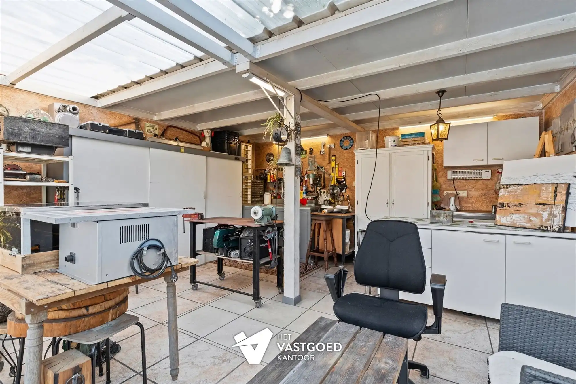 INSTAPKLAAR GELIJKVLOERS APPARTEMENT MET TERRAS, TUIN EN GARAGE foto 21