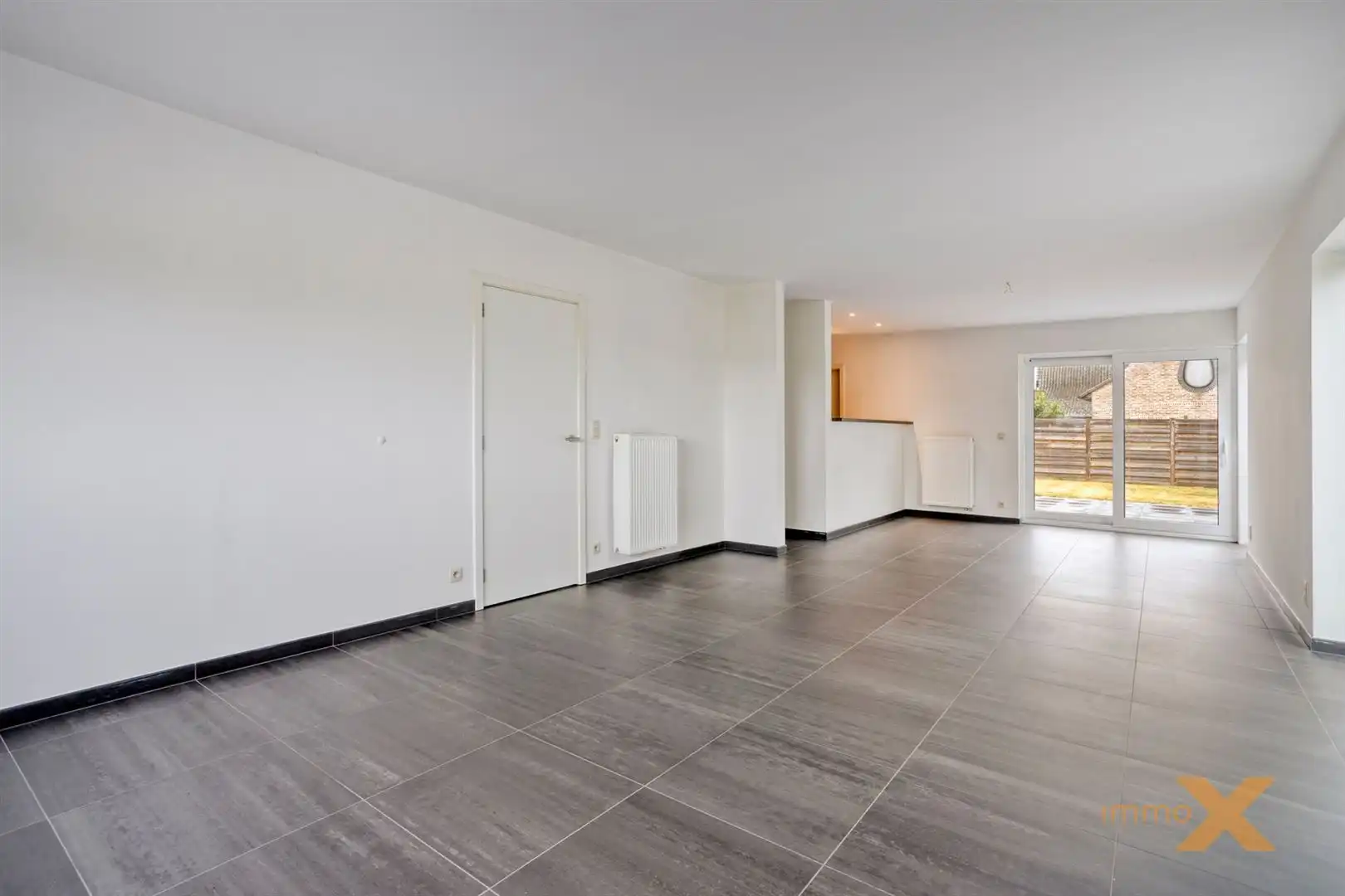 RECENTE INSTAPKLARE LICHTRIJKE RUIME WONING foto 3