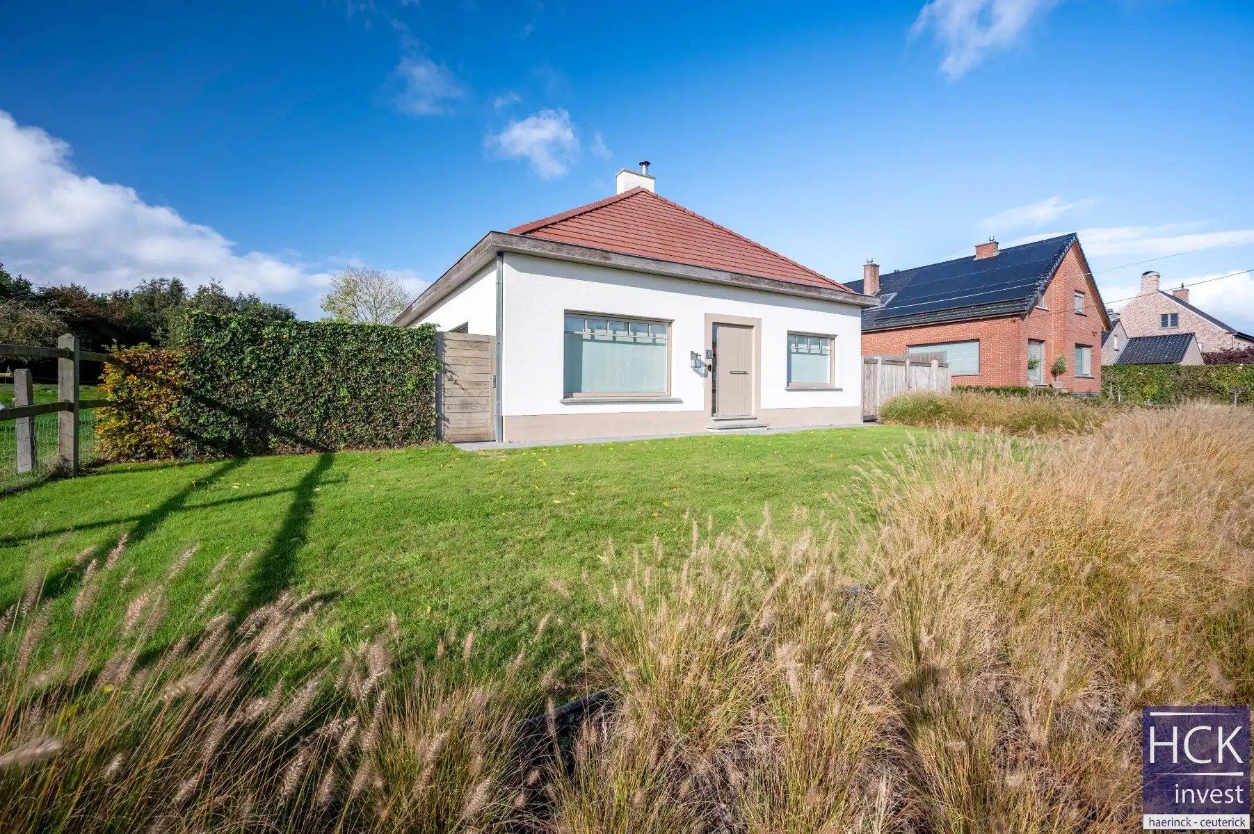 KRUISHOUTEM - Instapklare en prachtig gelegen woning met 4 SLPK. én zwembad foto {{pictureIndex}}