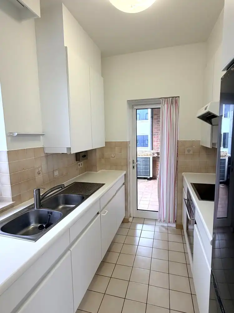 Ruim en lichtrijk appartement  (ca. 100m2) met autostaanplaats centrum Leuven foto 9