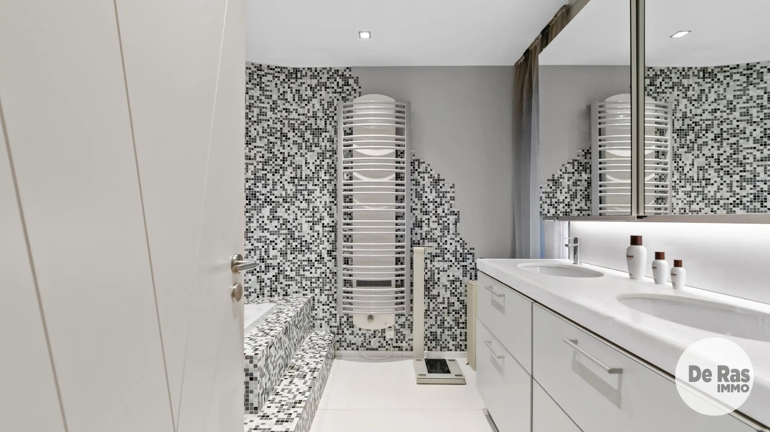 LAARNE - Karaktervolle villa met binnenzwembad op perceel van 42 are foto 23