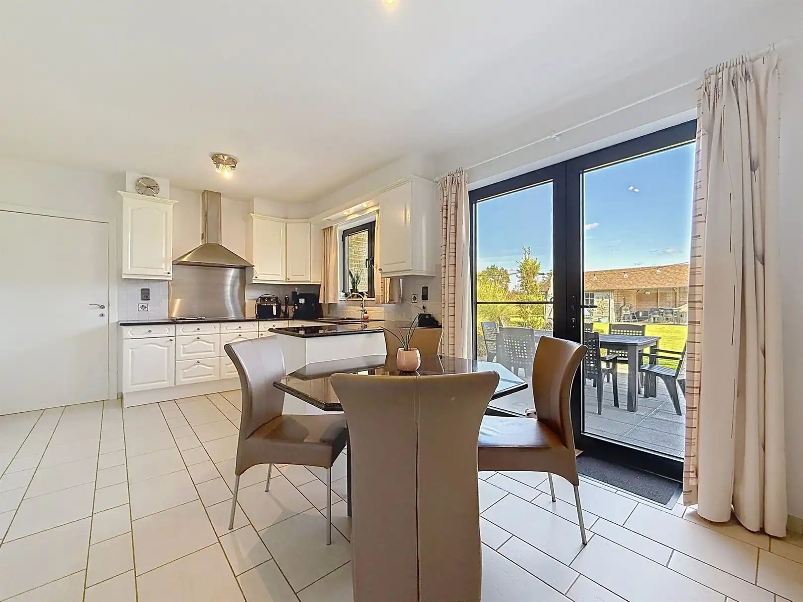 Zeer verzorgde villa, 4 slpks, tuin, opp 18a 48ca foto 16