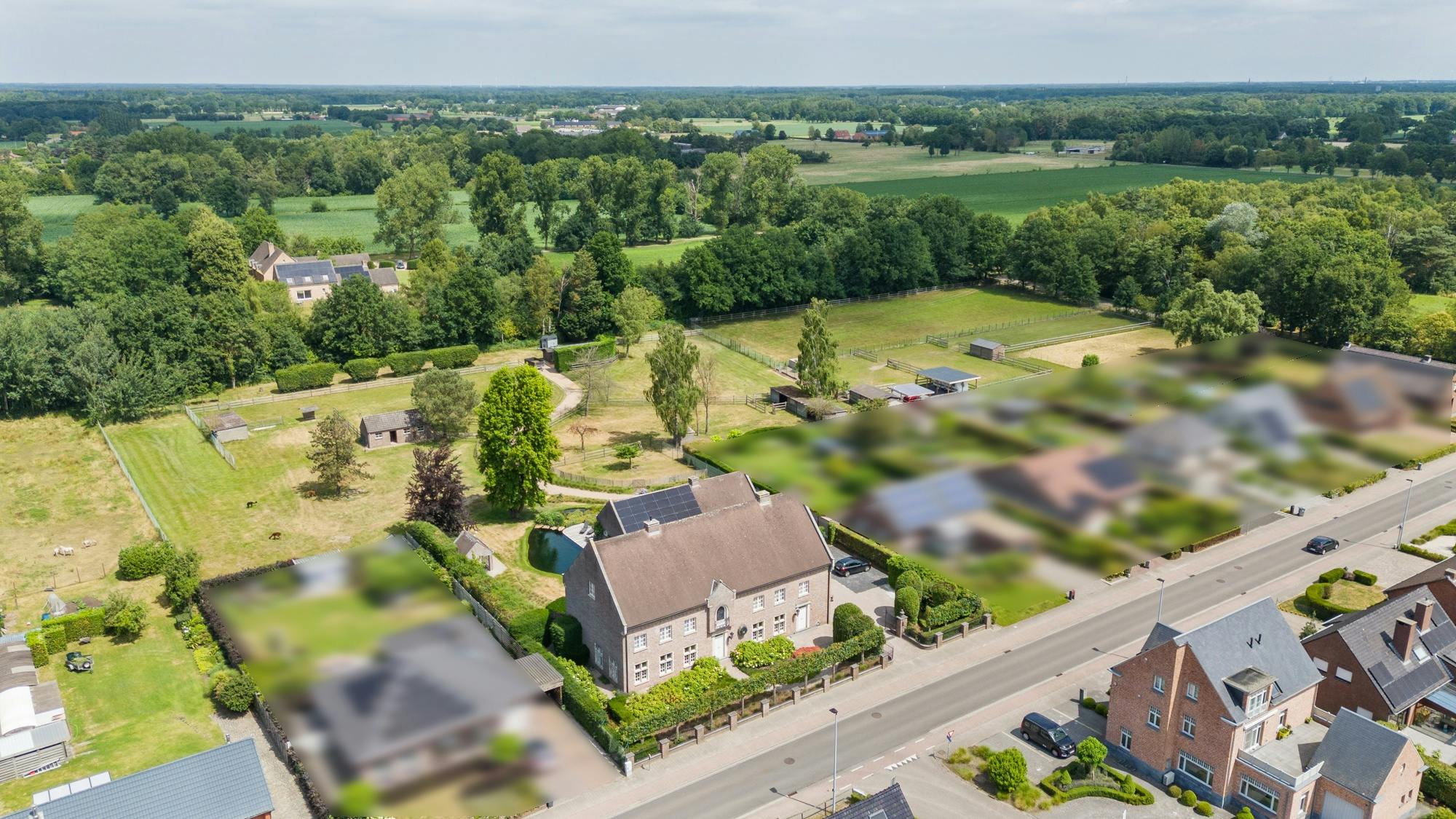 Villa met praktijkruimte en weilanden te koop in Geel foto 42