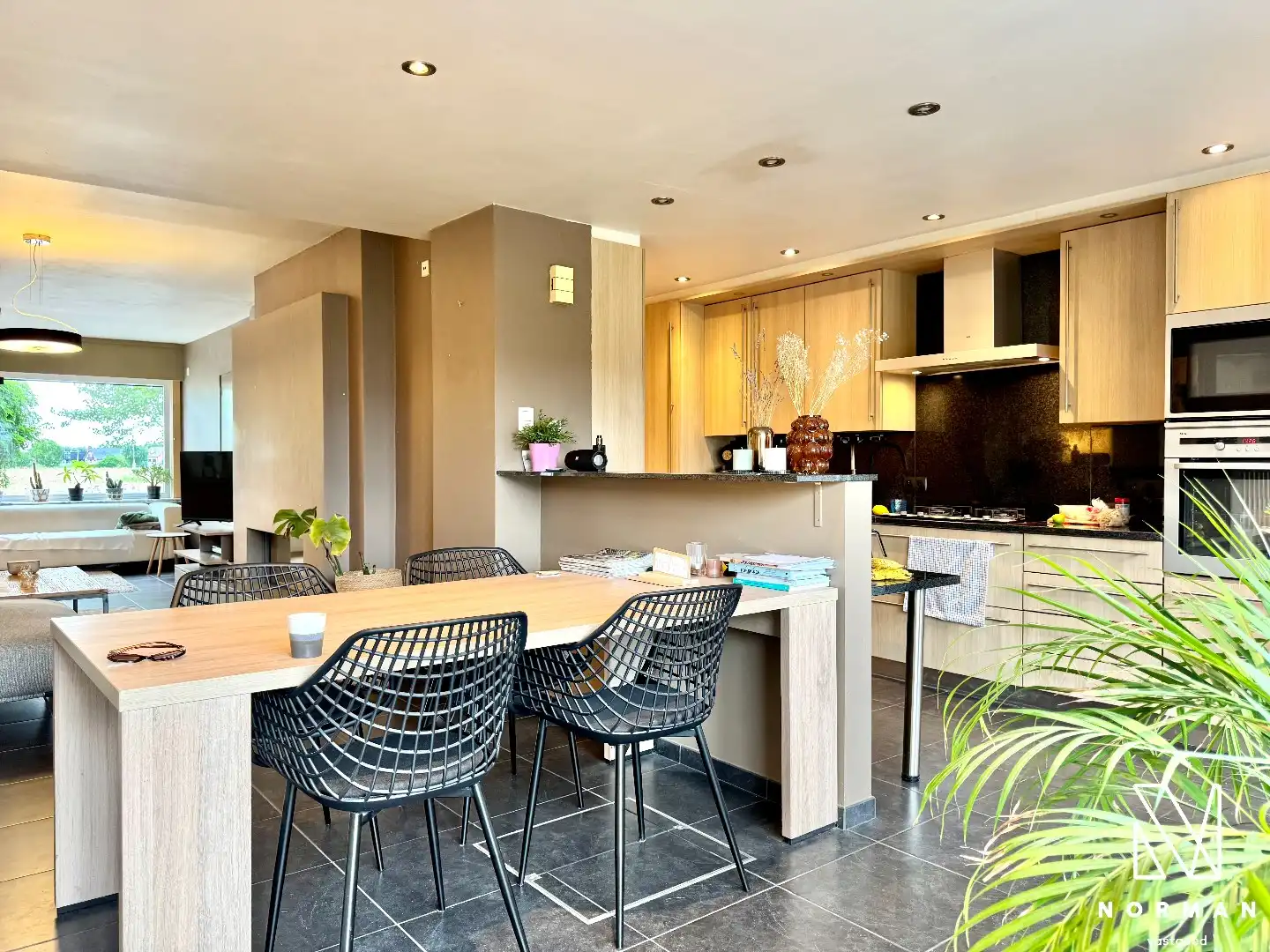 Instapklare woning met 2 slaapkamers, tuin en garage te huur in rustige woonwijk te Hulste! foto 2