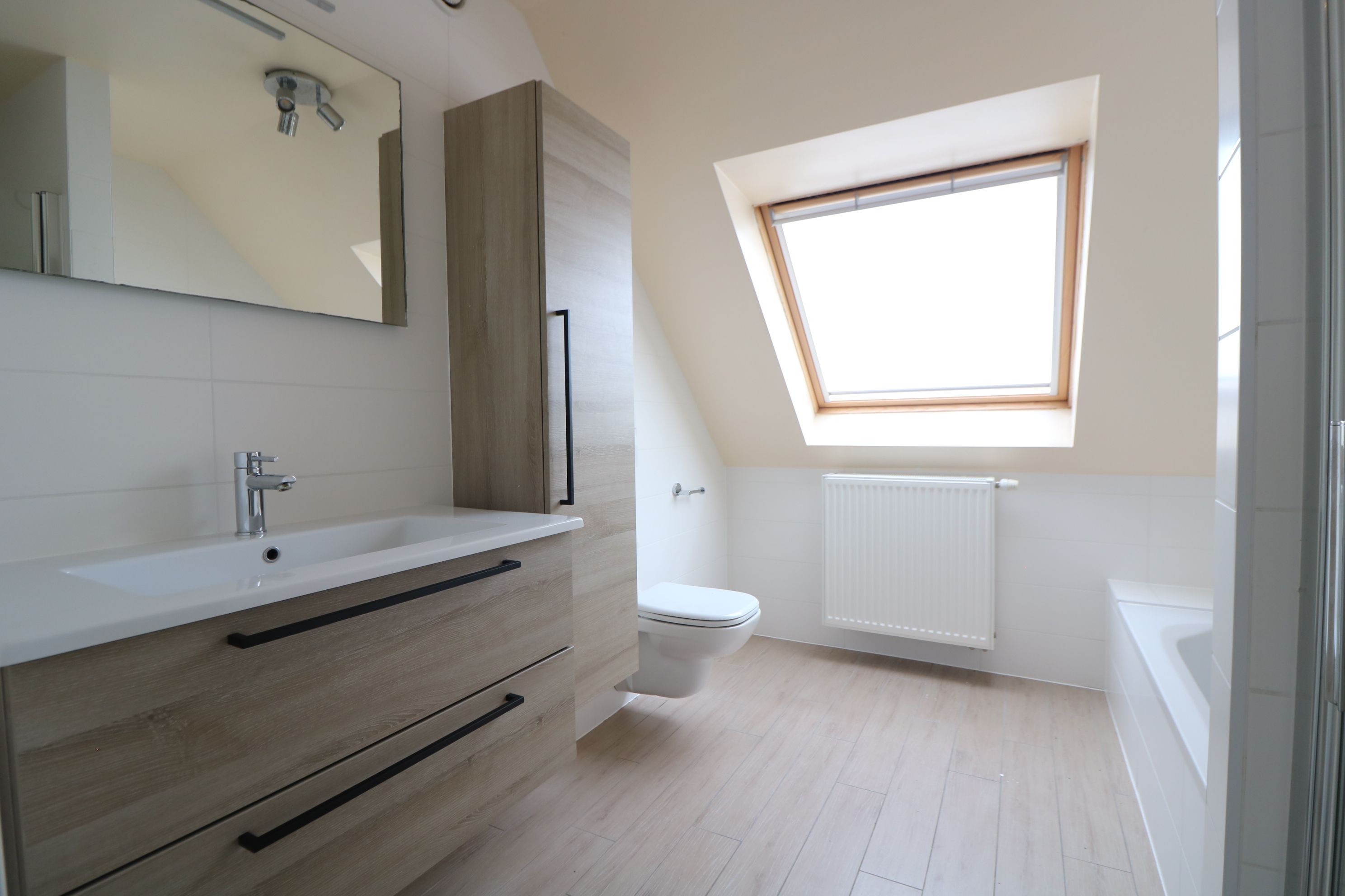 Recente ruime woning met 3 slaapkamers, dubbele garage en tuin foto 11