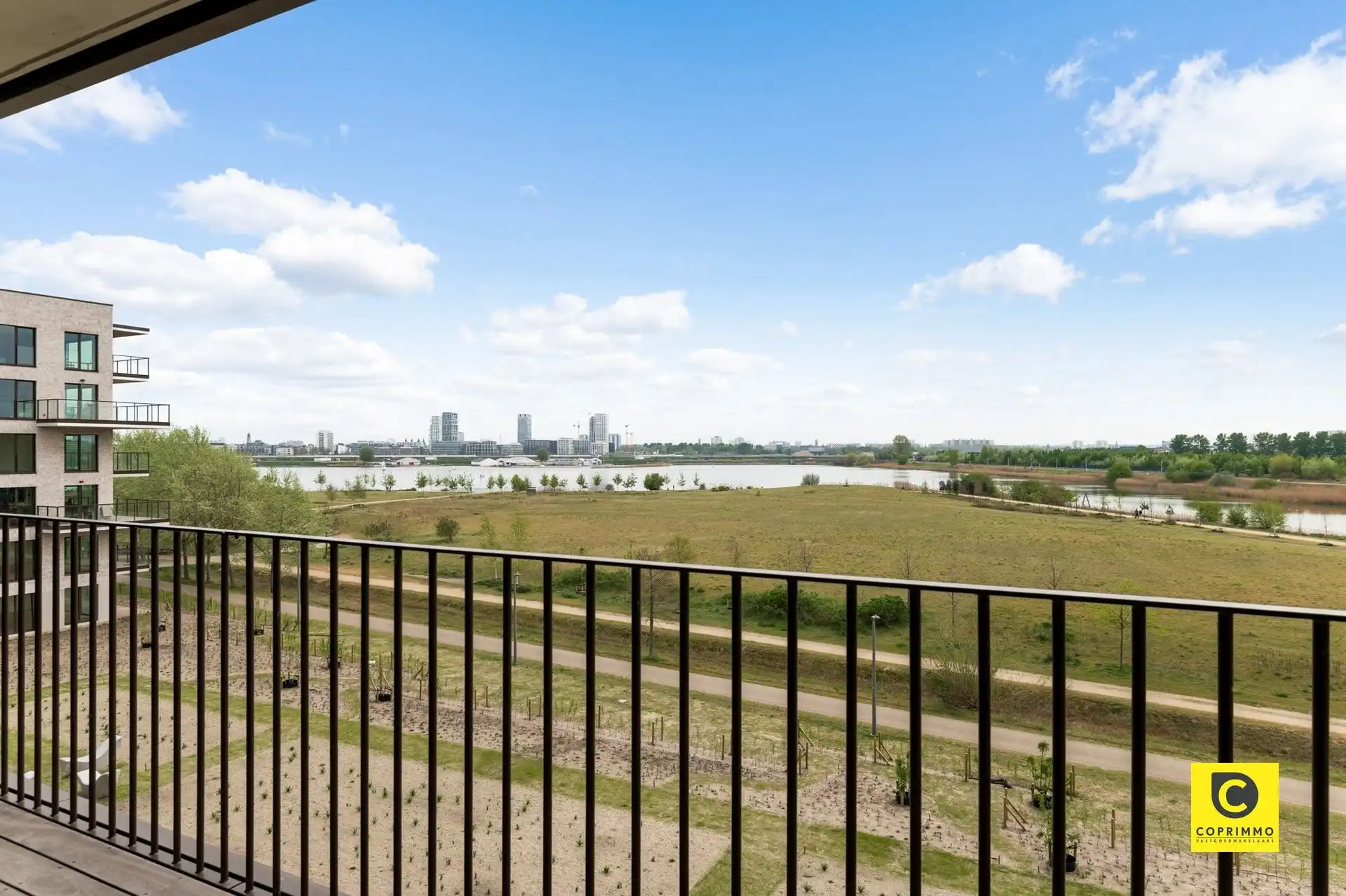 Nieuwbouw appartement met prachtig uitzicht foto 2