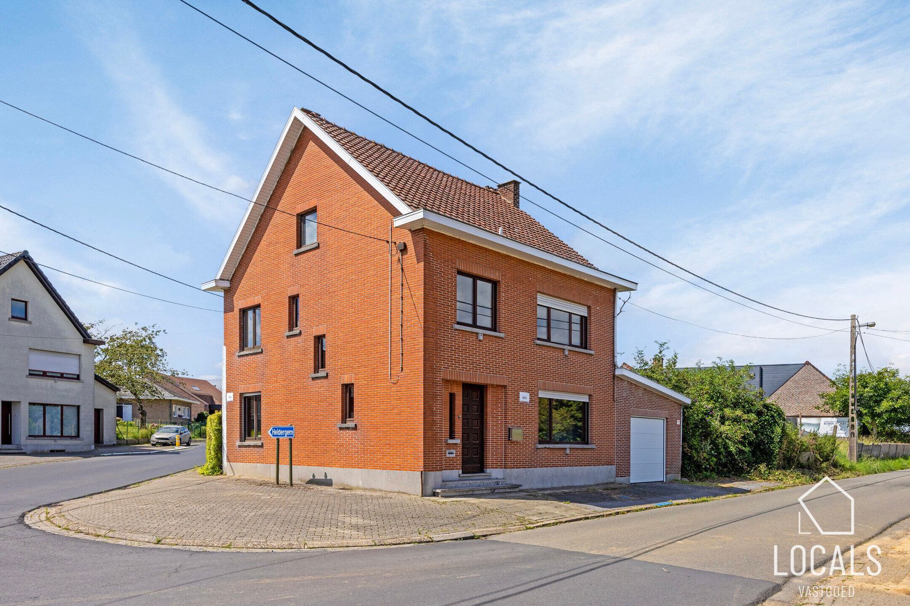 Hoofdfoto van de publicatie: Te renoveren woning in Denderhoutem