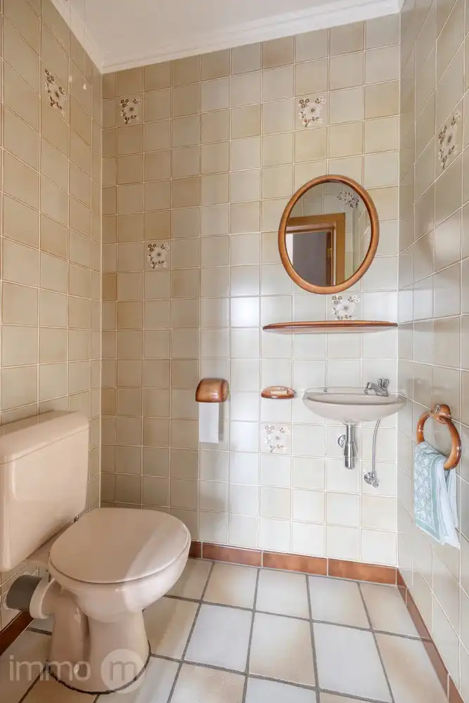Uitstekend onderhouden open bebouwing met zonnepanelen en 3 tot 5 slaapkamers op prachtig perceel van 55a43ca foto 30