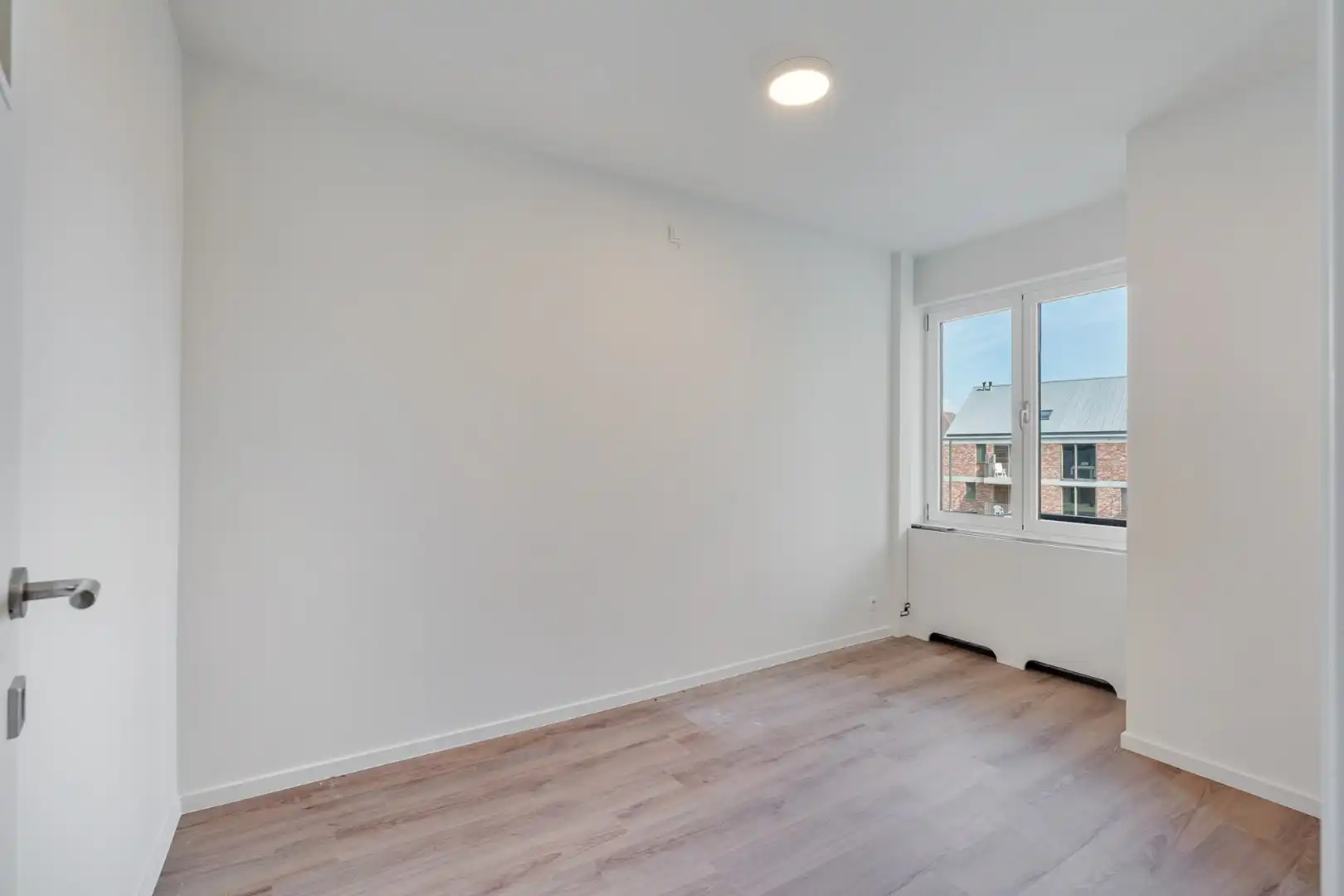 Stijlvol gerenoveerd appartement met moderne uitstraling in het centrum van Maaseik!  foto 24