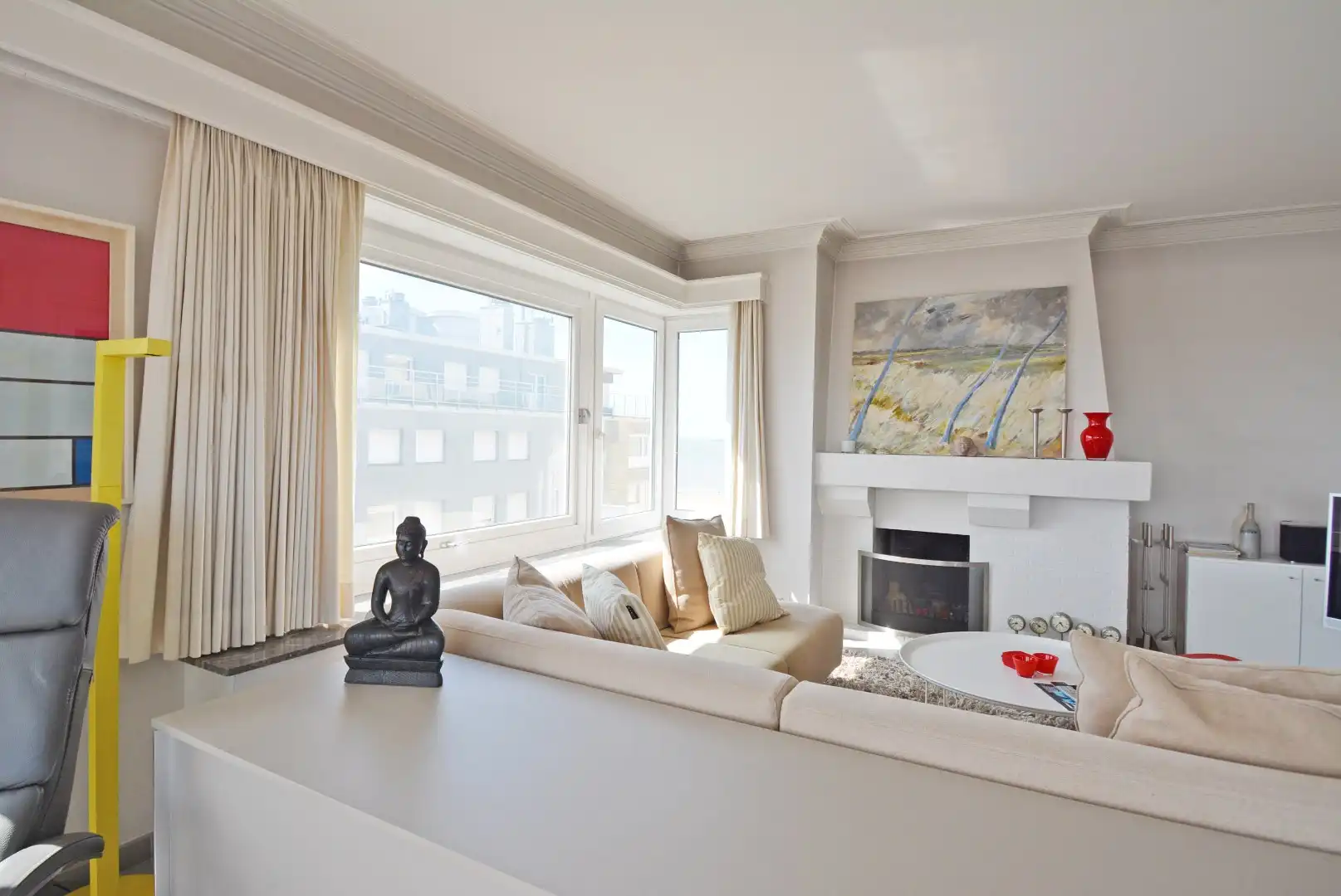 Ruim en lichtrijk hoek appartement met 2 slaapkamers foto 3