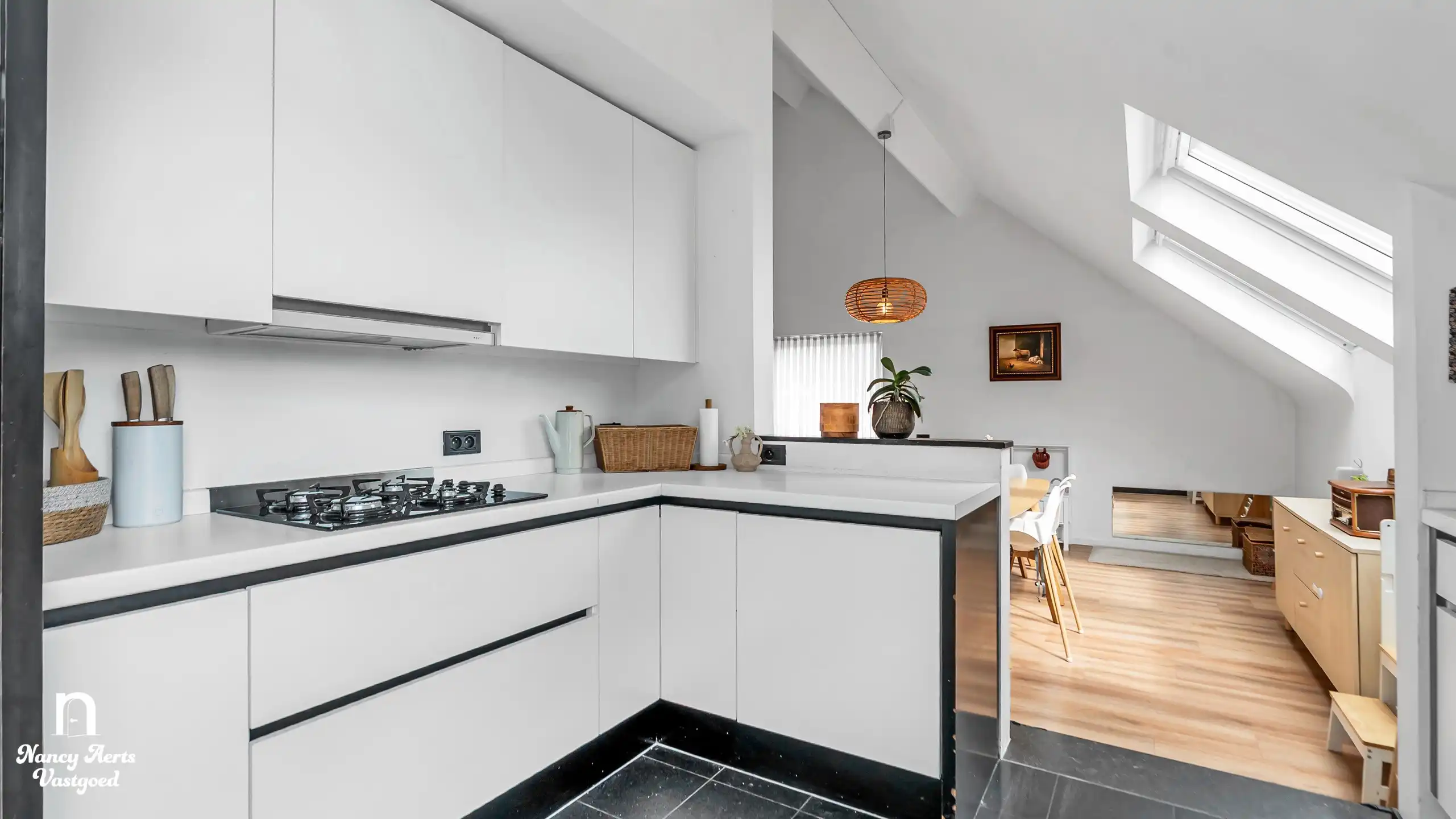 Lichtrijke duplex met open indeling en 3 slaapkamers foto 19