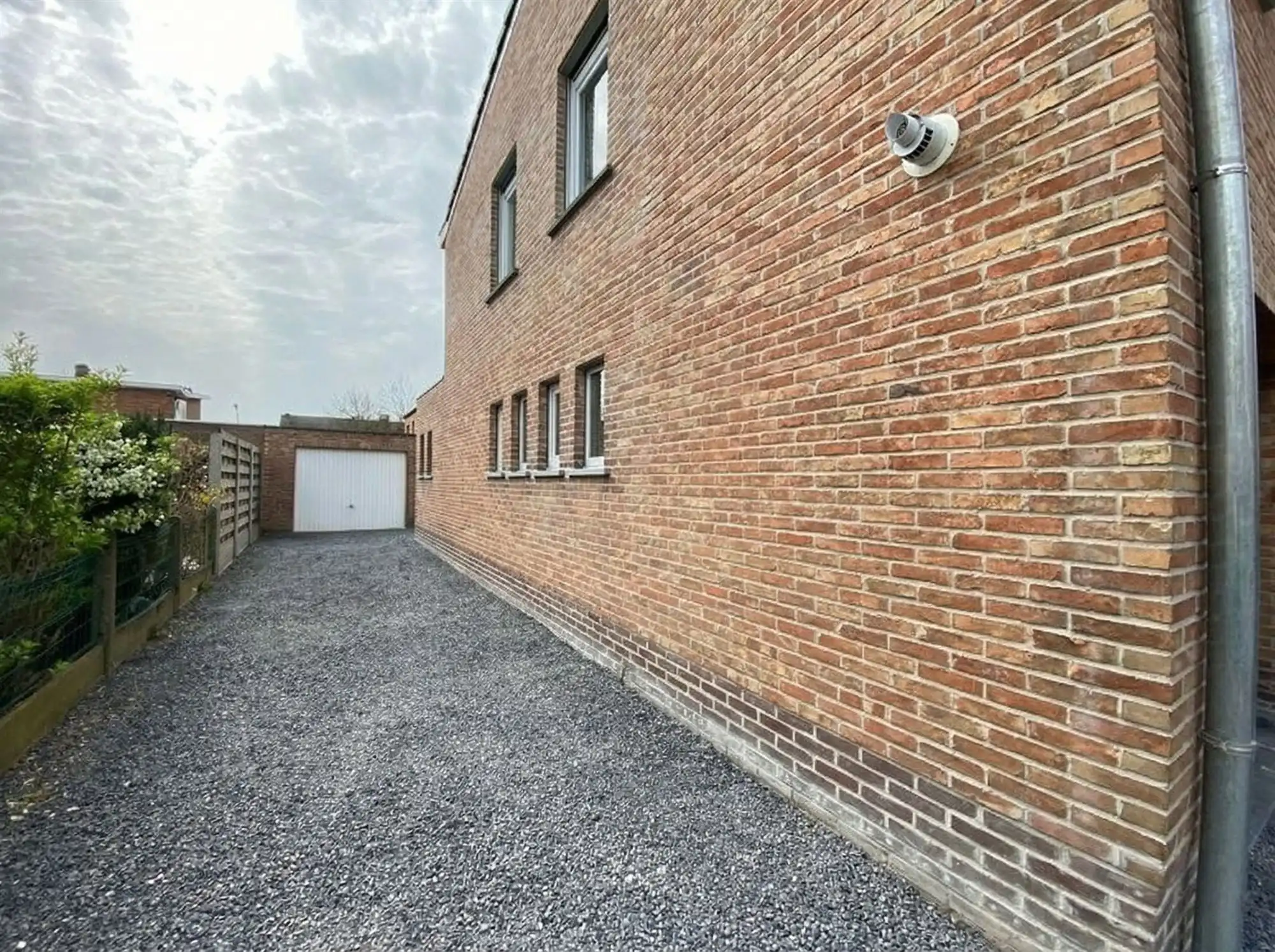 prachtig gerenoveerde woonst met 5 slaapkamers en 2 garages foto 34