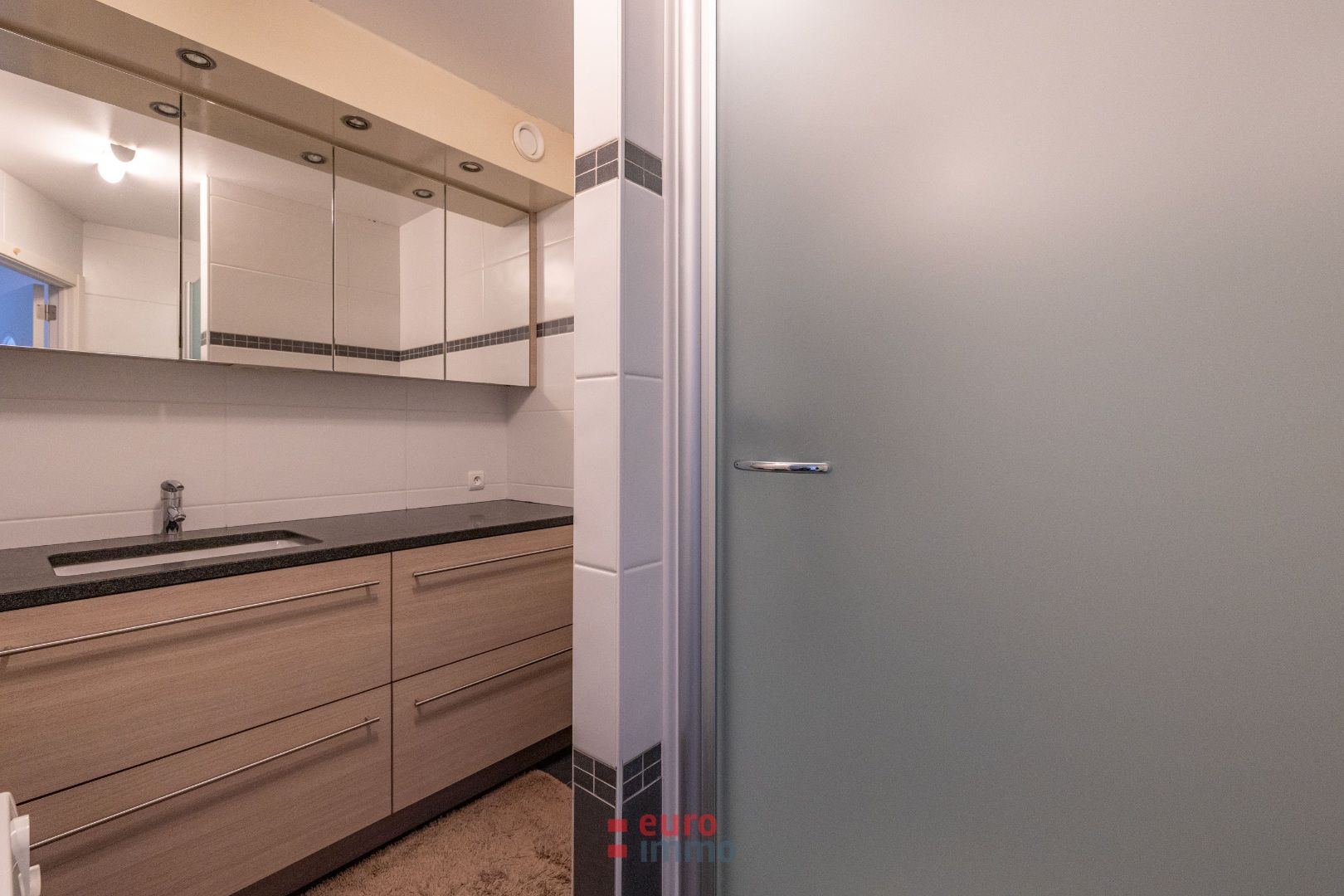Subliem zuidgericht appartement met mooie breedte! foto 12