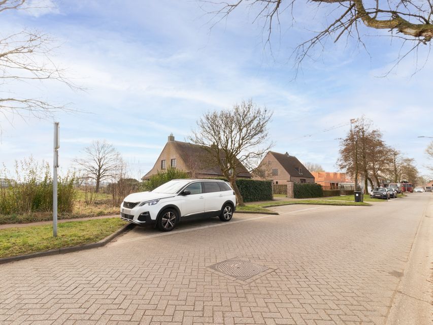 Ruime bouwgrond in groene en rustige buurt foto 5