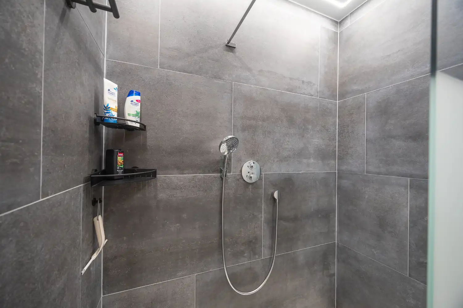 Gerenoveerd 2-slaapkamer appartement met inpandige garage in hartje Oostende foto 23