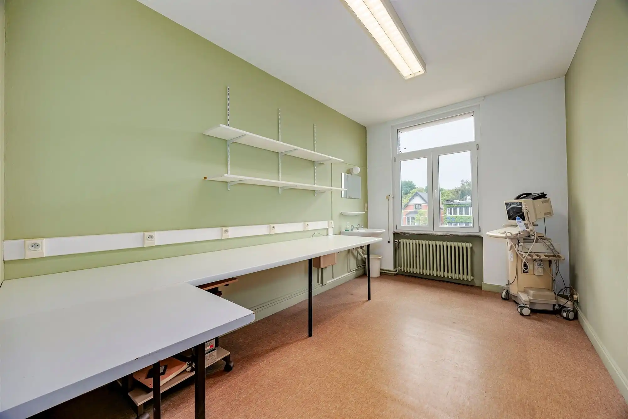 Ruime woning met veelzijdige praktijkruimtes foto 22