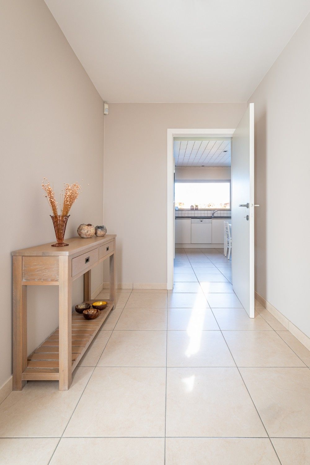Rustig gelegen, ruime woning met magazijn foto 11