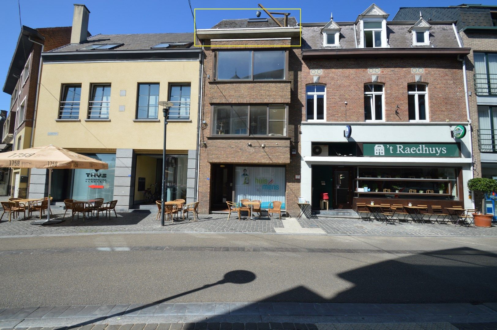 Duplex-appartement gelegen op de 3° en 4° verd. met 1 slaapkamer met terras aan de Markt van Bilzen foto 1