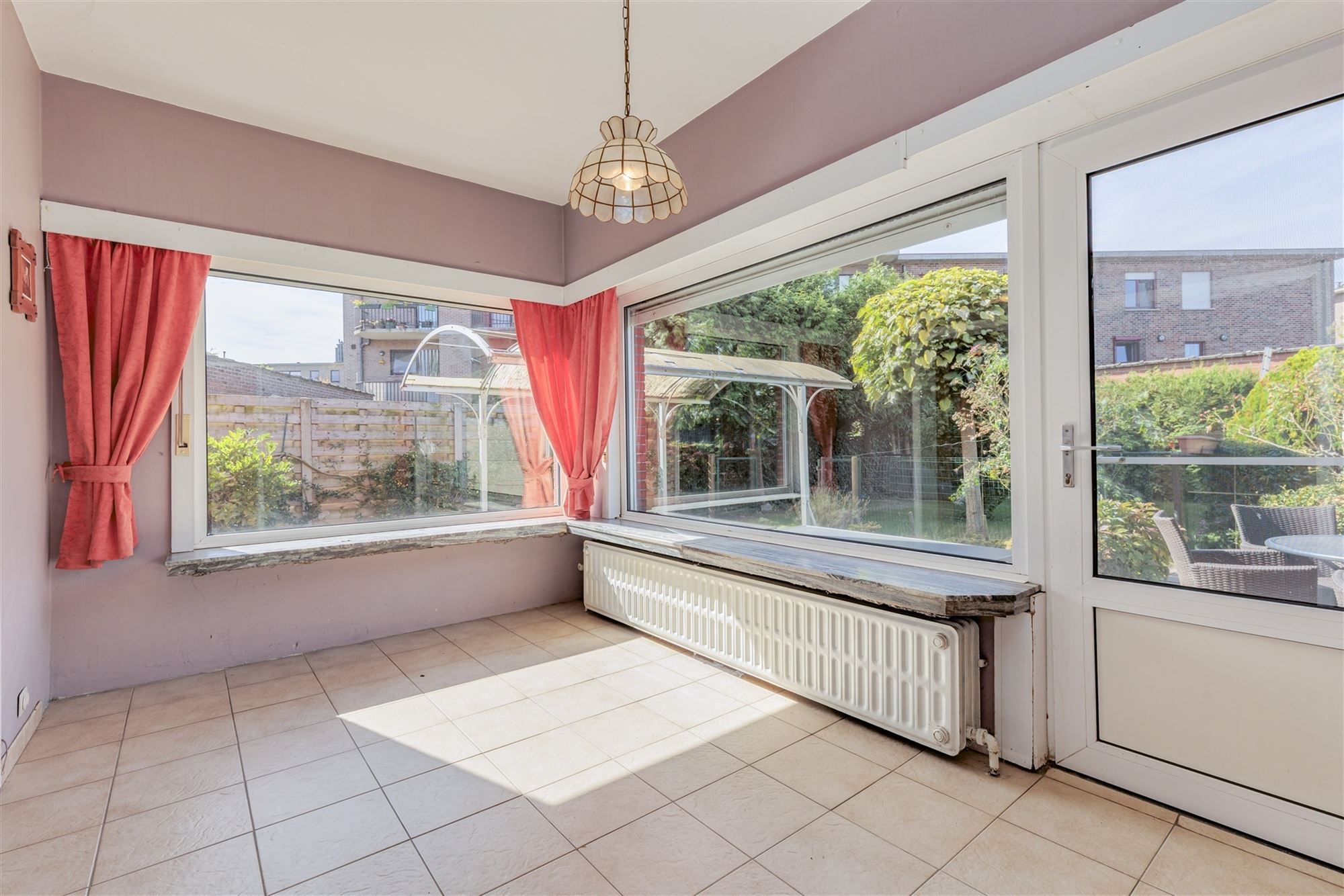 Te renoveren woning met 3 slpk, terras en ruime tuin in Wommelgem! foto 8