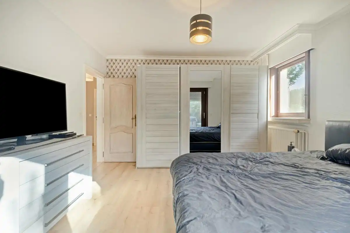 Instapklare villa te koop op een rustige ligging in Harelbeke! foto 12