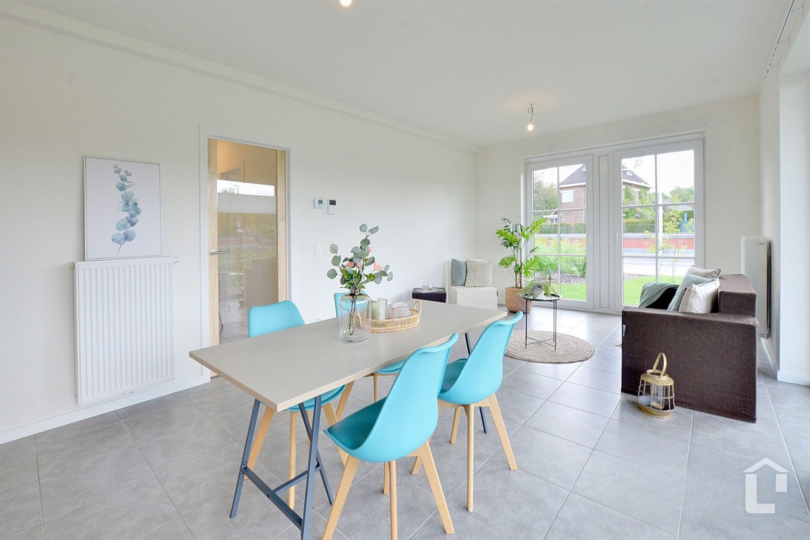 Lichtrijk nieuwbouwappartement met terras en tuin foto 6