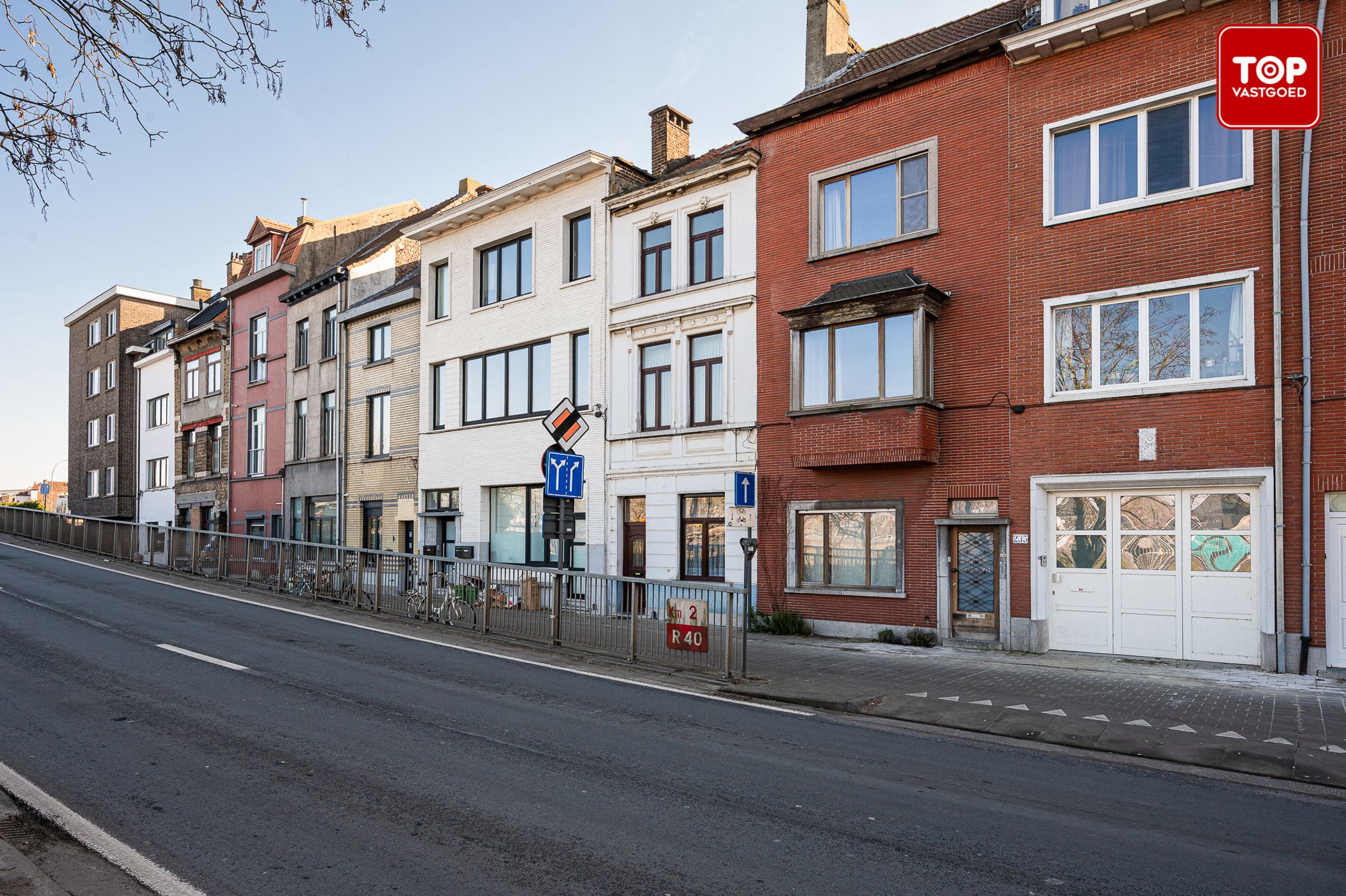 Hoofdfoto van de publicatie: Instapklare woning met 4 slaapkamers en leuke buitenruimte in Gent