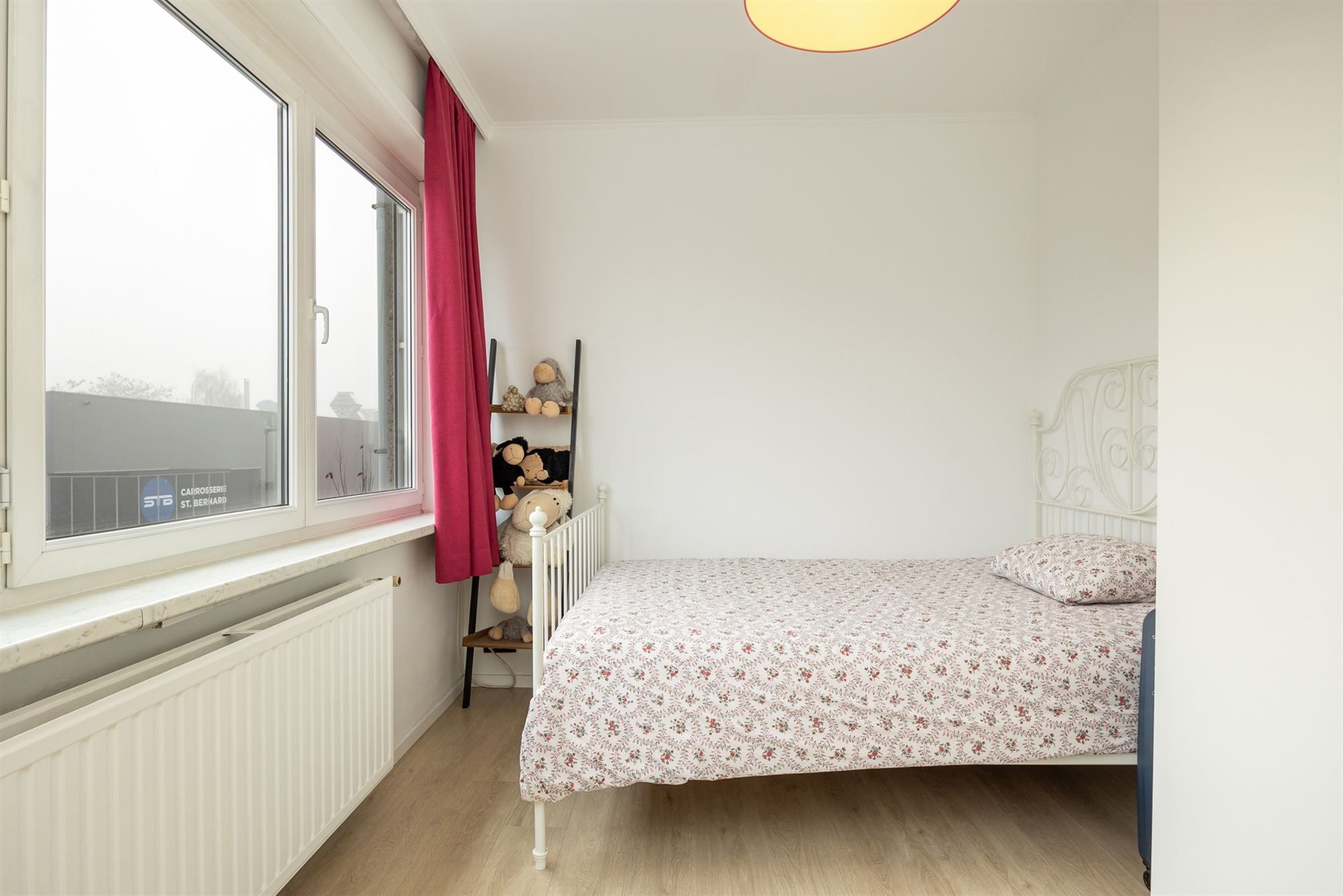 Lichtrijke app. met 3 slpk. en veranda  foto 14