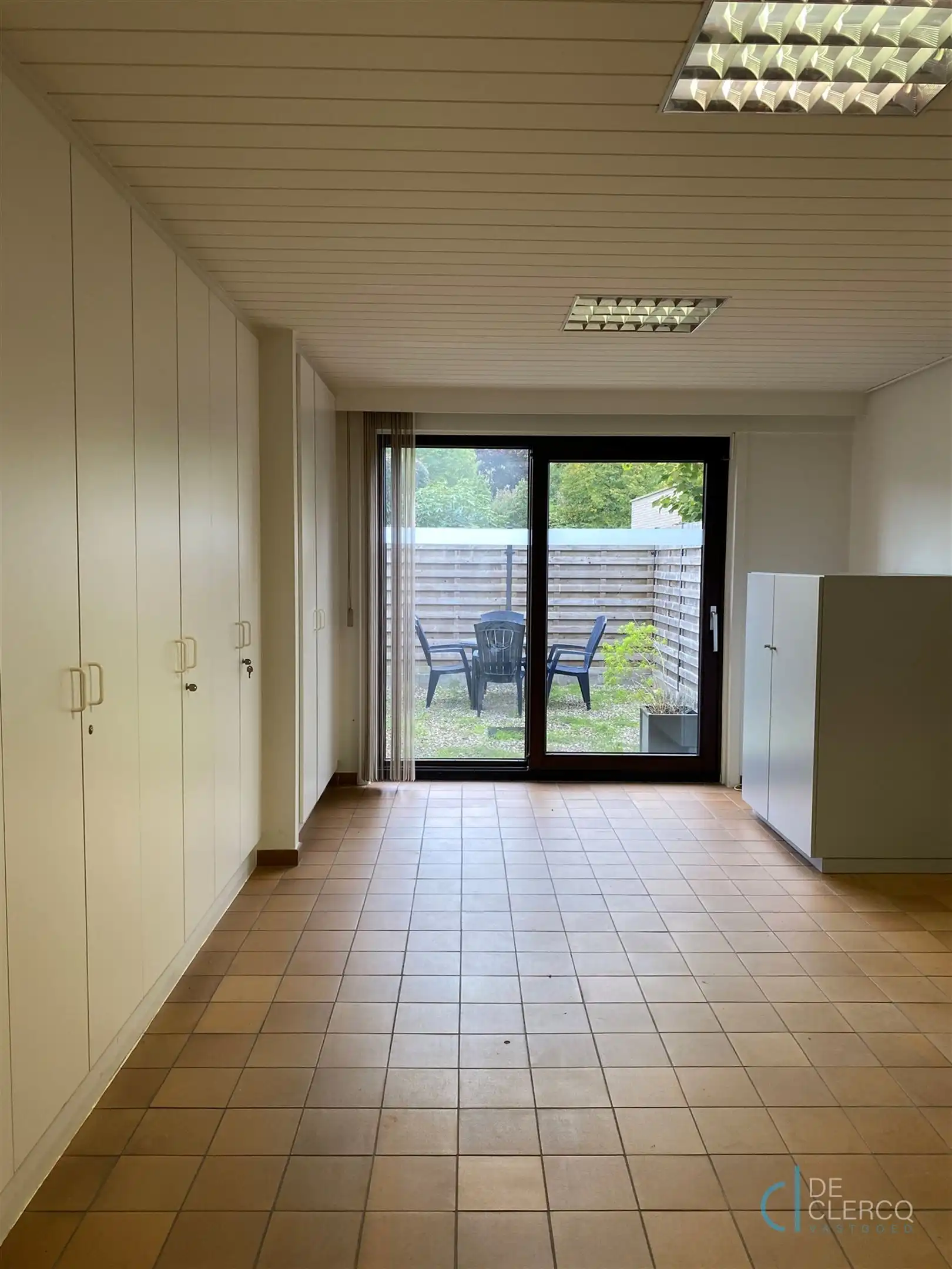 Ruim kantoor met parkeerplaats te huur centrum Lochristi!  foto 11