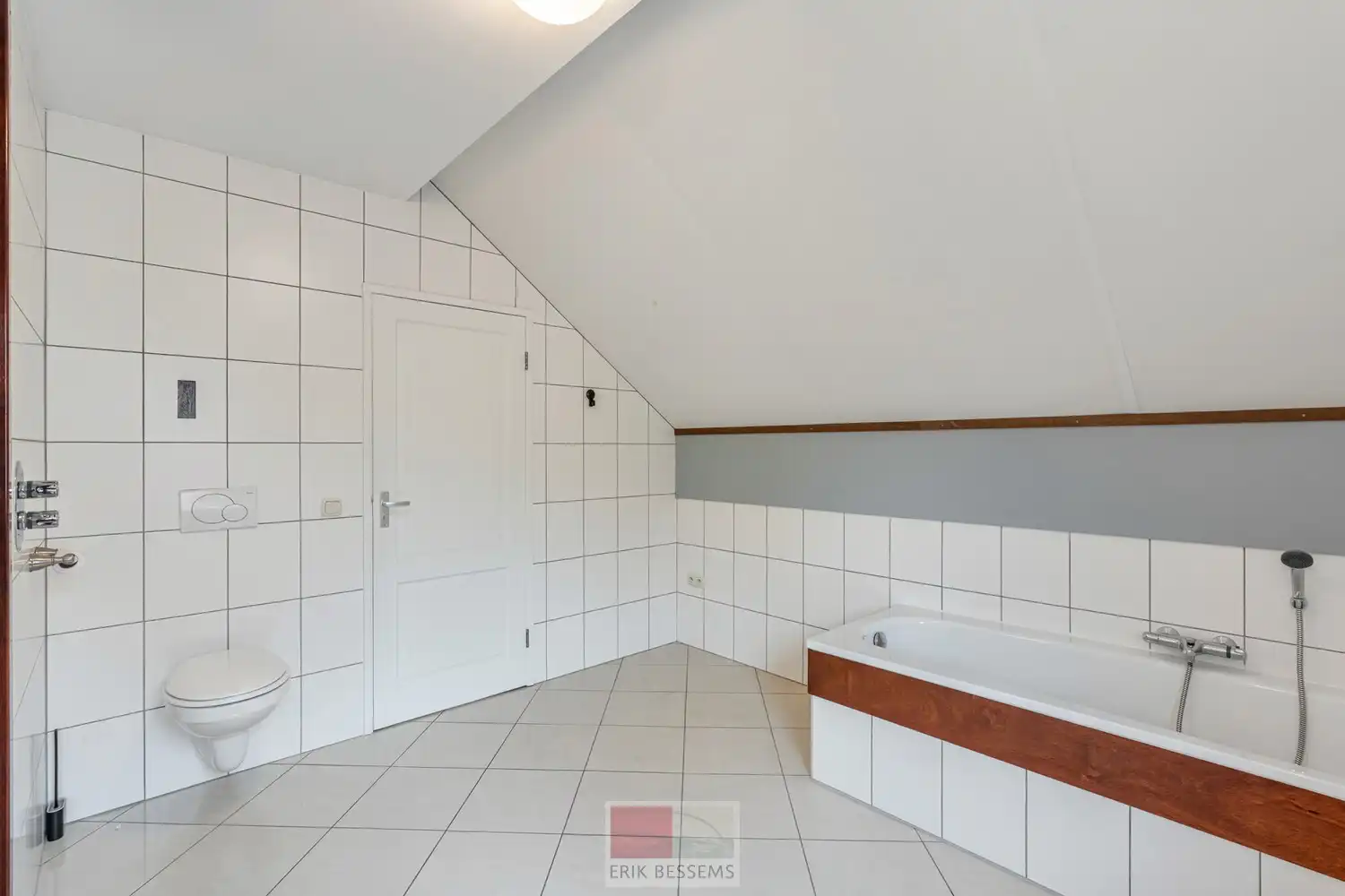Instapklare gezellige vrijstaande woning met een woonopp. van circa 185 m2 op een perceel van 17a53ca foto 33
