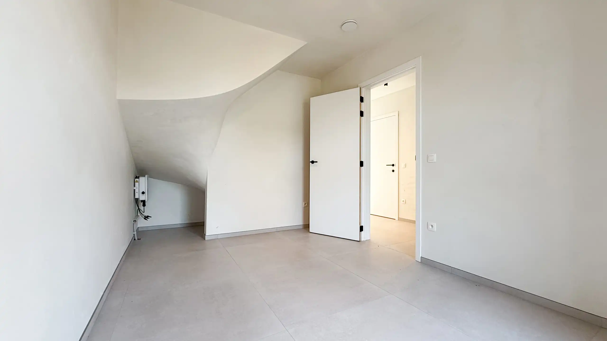 Kwalitatief afgewerkte nieuwbouwwoning op centrale ligging! foto 16